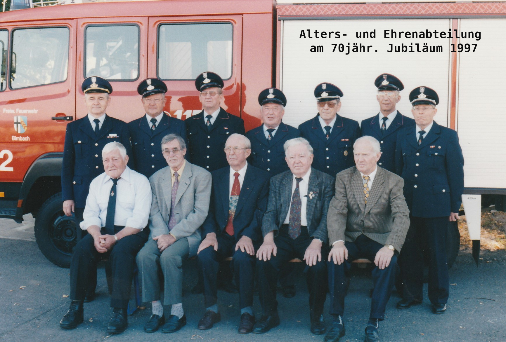 Alters- und Ehrenabteilung der Feuerwehr Bimbach beim 70-jährigen Jubiläum 1997